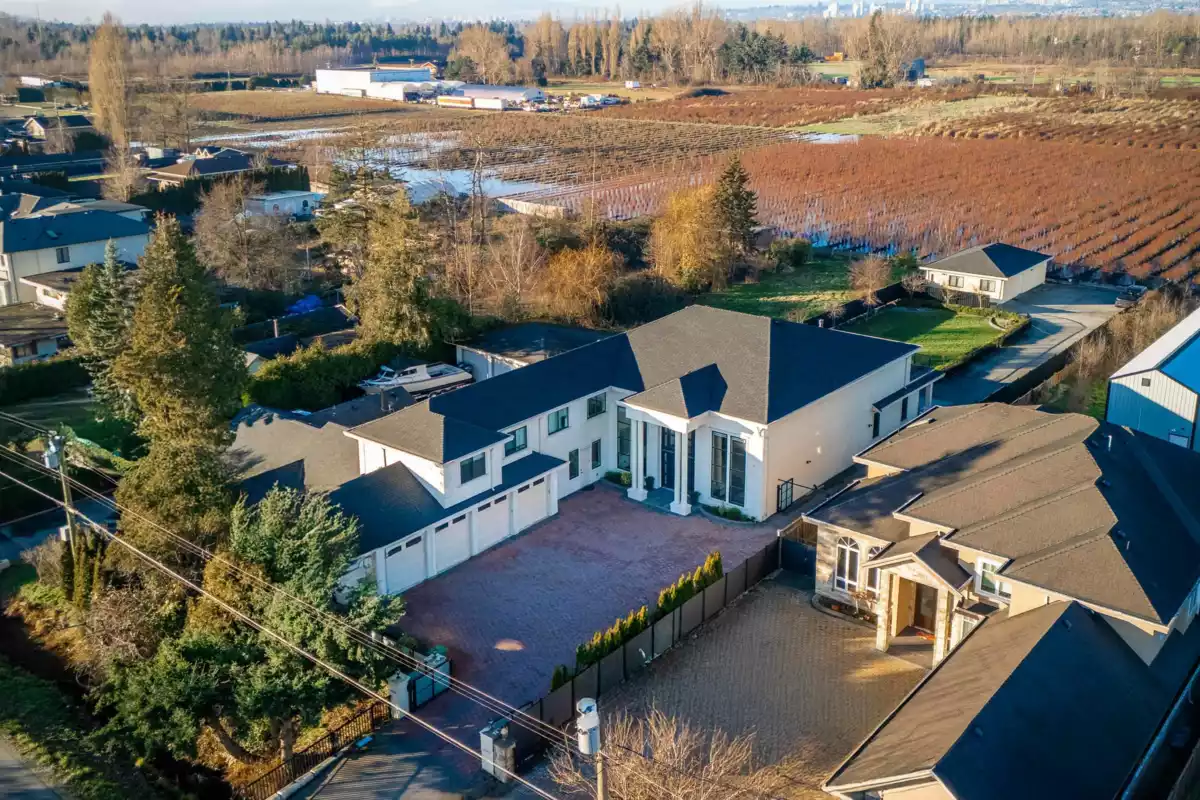 Living Room Photo of 13371 Blundell Road, Richmond, BC