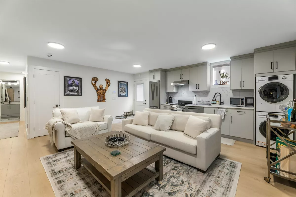 Garden / Landscaping Photo of 1707 Blaine Avenue, Burnaby, BC