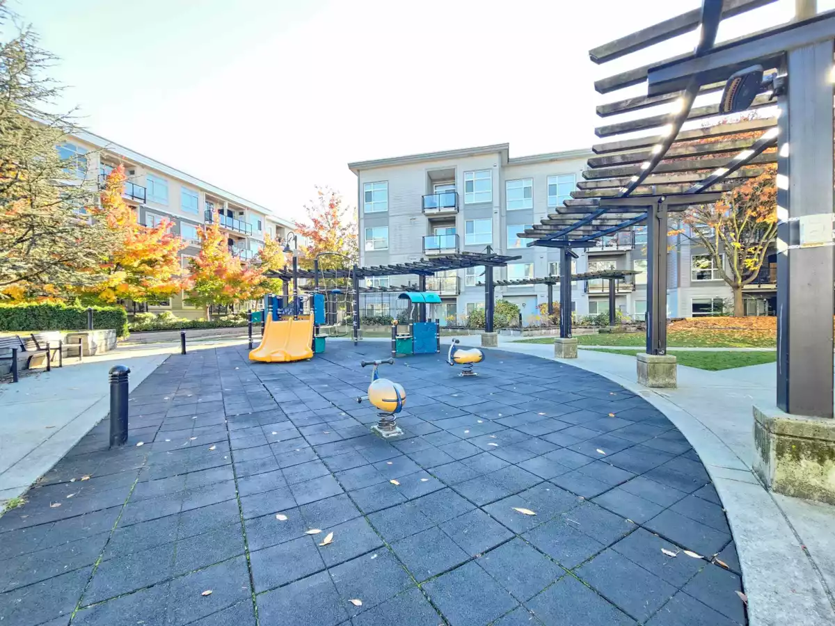 Dining Area Photo of 232 13768 108 Avenue, Surrey, BC