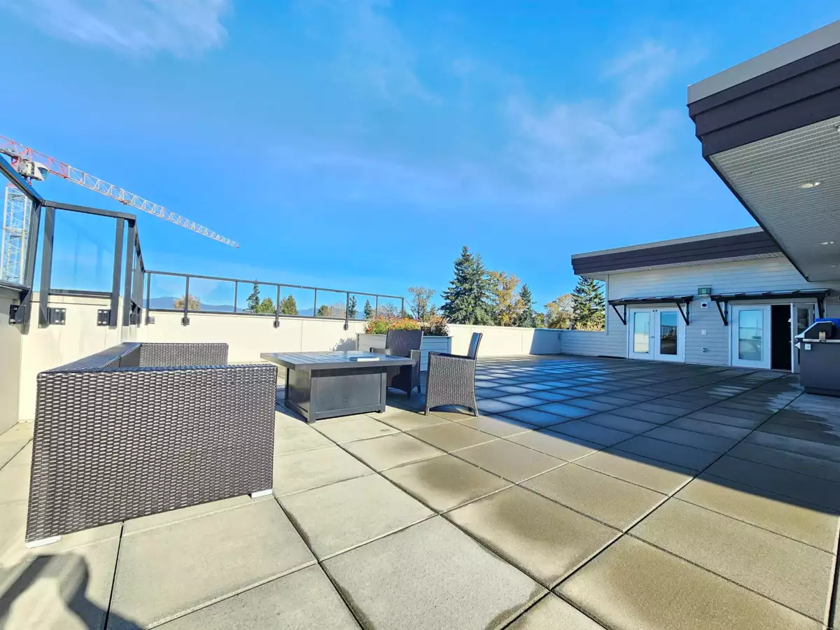 Kitchen Photo of 232 13768 108 Avenue, Surrey, BC