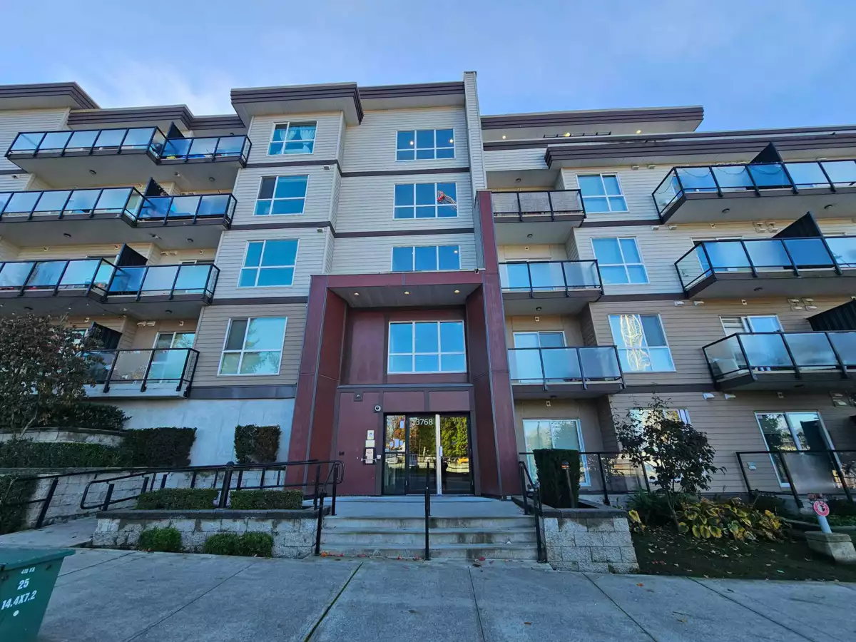 Living Room Photo of 232 13768 108 Avenue, Surrey, BC
