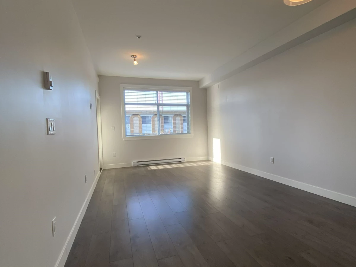 Kitchen Island Photo of 212 20686 Eastleigh Crescent, Langley, BC