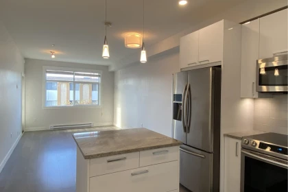 Kitchen Island Photo of 212 20686 Eastleigh Crescent, Langley, BC