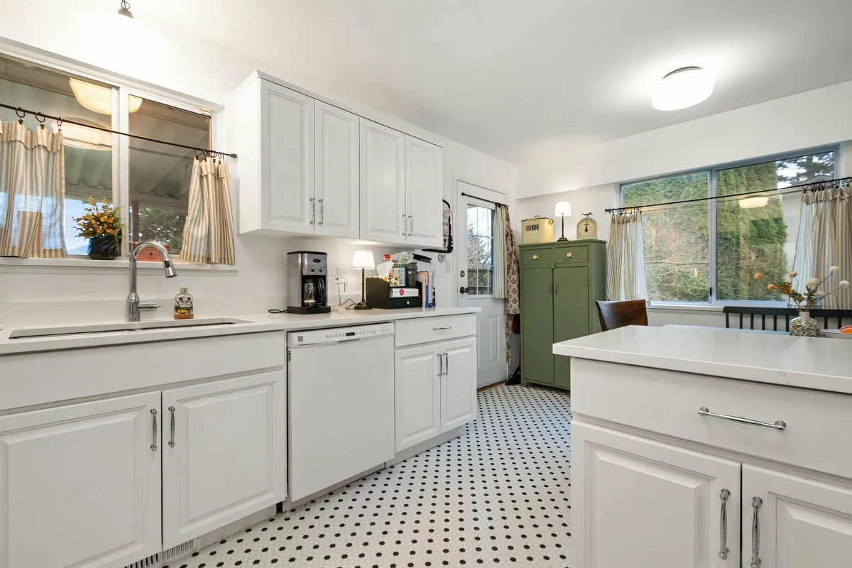 Breakfast Nook Photo of 5896 Carter Road, Chilliwack, BC