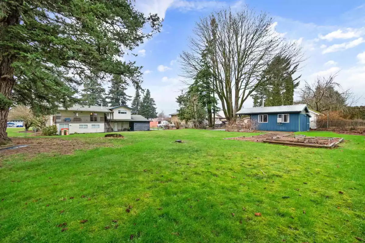 Swimming Pool Photo of 5896 Carter Road, Chilliwack, BC