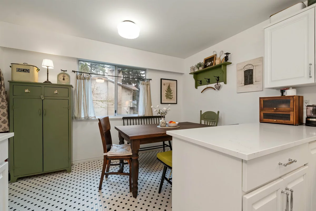 Walk-In Closet Photo of 5896 Carter Road, Chilliwack, BC