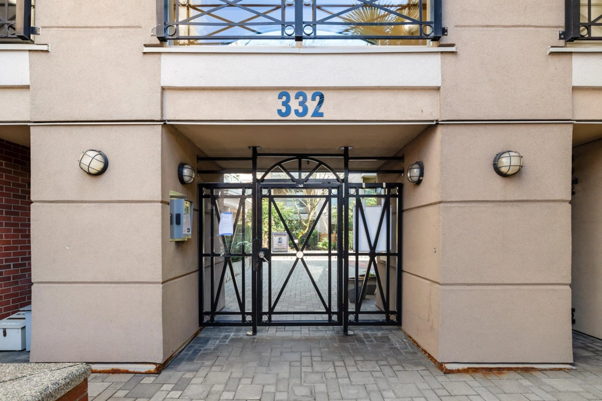 Hallway Photo of 218 332 Lonsdale Avenue, North Vancouver, BC