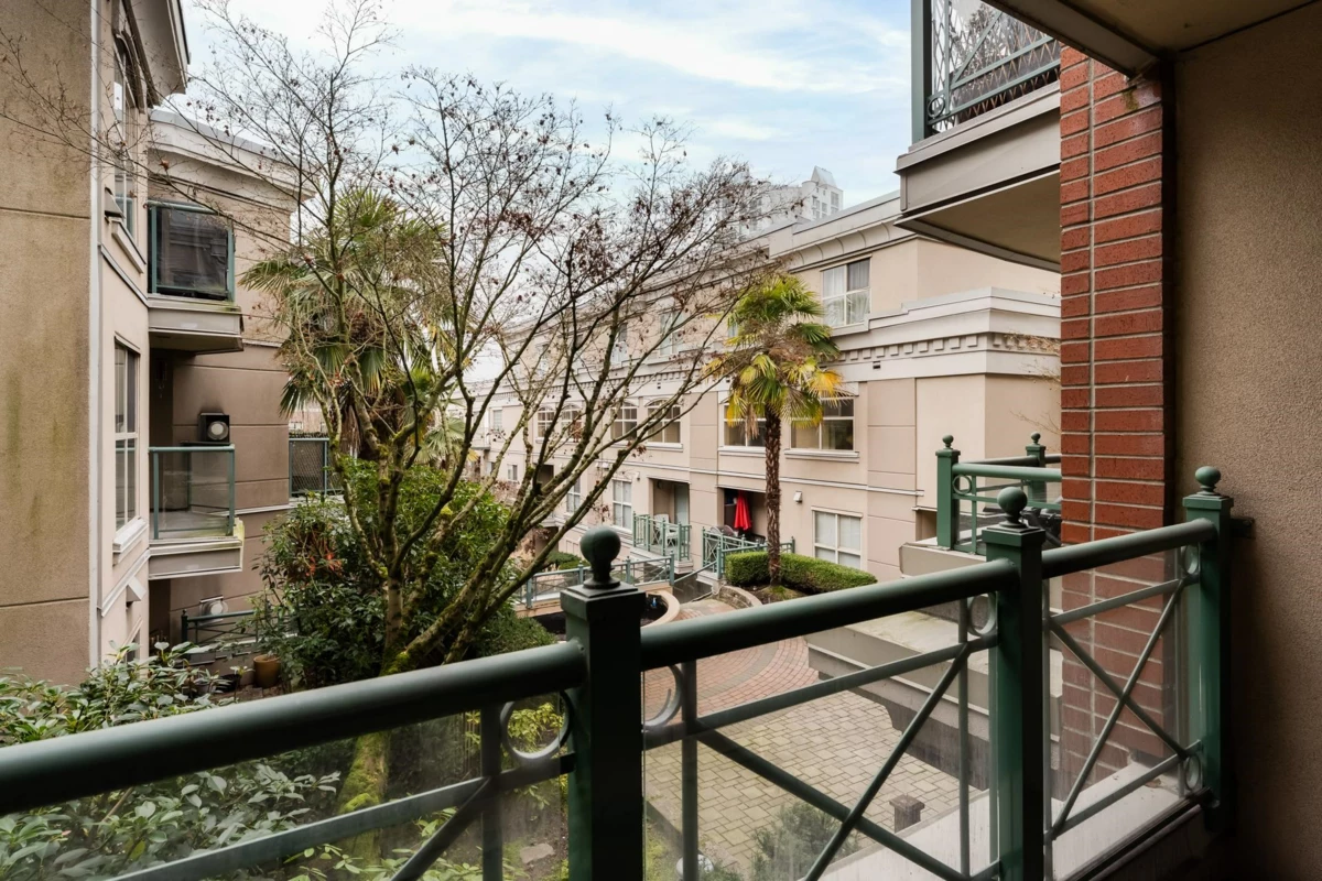 Laundry Room Photo of 218 332 Lonsdale Avenue, North Vancouver, BC