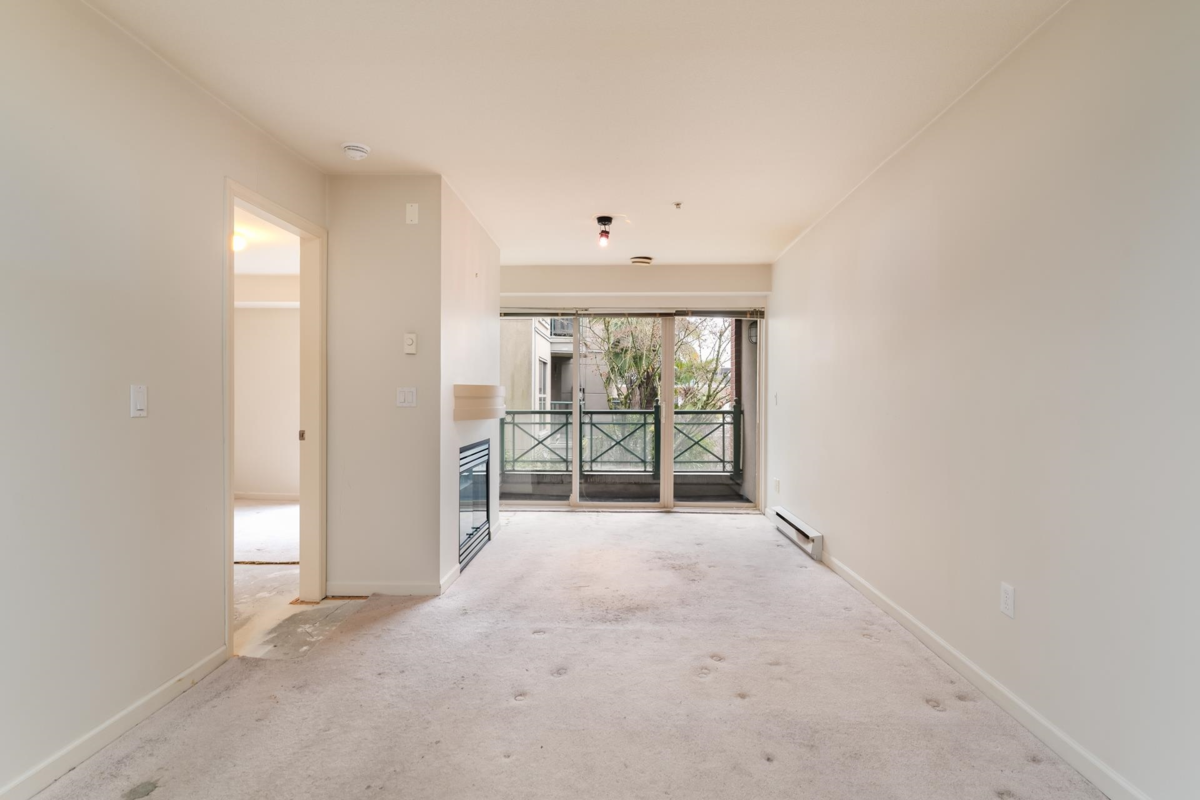 Living Room Photo of 218 332 Lonsdale Avenue, North Vancouver, BC