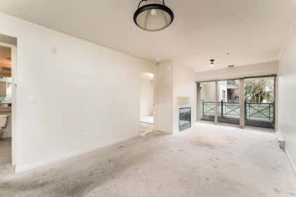 218 332 Lonsdale Avenue, North Vancouver, BC, North Vancouver — Apartment/Condo for sale