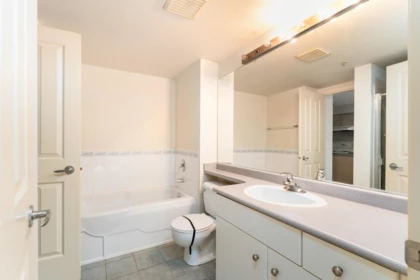 Guest Bathroom Photo of 218 332 Lonsdale Avenue, North Vancouver, BC