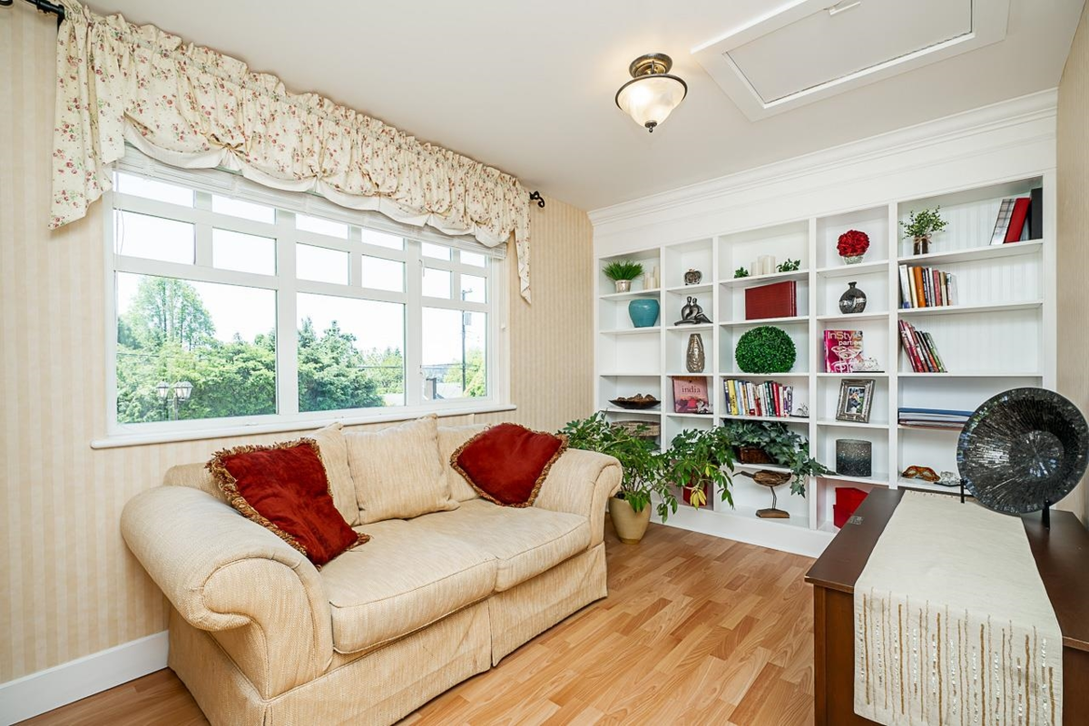 Kitchen Island Photo of 767 Edgar Avenue, Coquitlam, BC