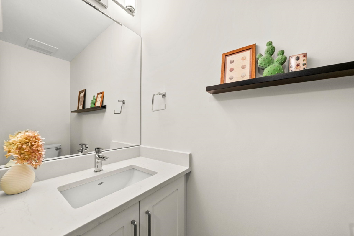 Entry Foyer Photo of 244 E 18th Street, North Vancouver, BC