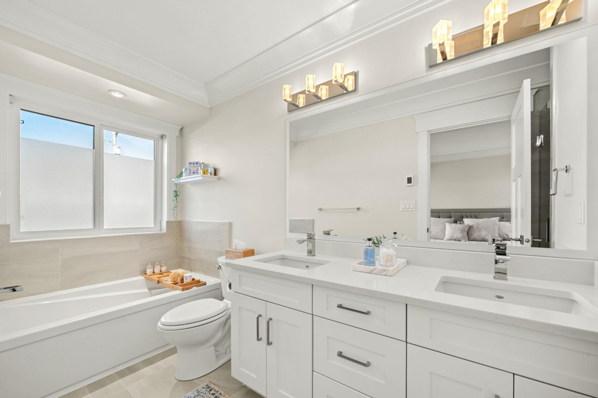 Guest Bathroom Photo of 244 E 18th Street, North Vancouver, BC