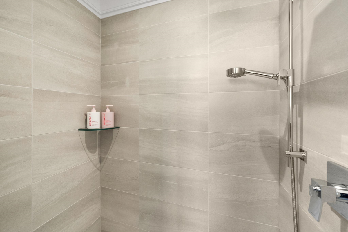 Walk-In Closet Photo of 244 E 18th Street, North Vancouver, BC