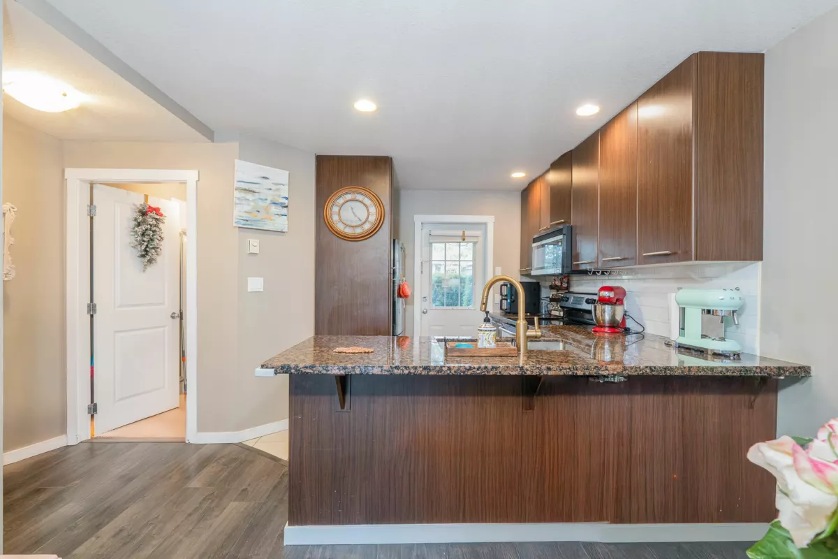 Kitchen Island Photo of 45 7370 Stride Avenue, Burnaby, BC
