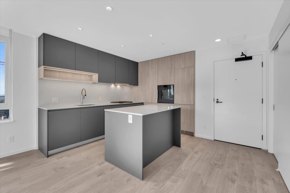 Kitchen Island Photo of 933 6300 Minoru Boulevard, Richmond, BC