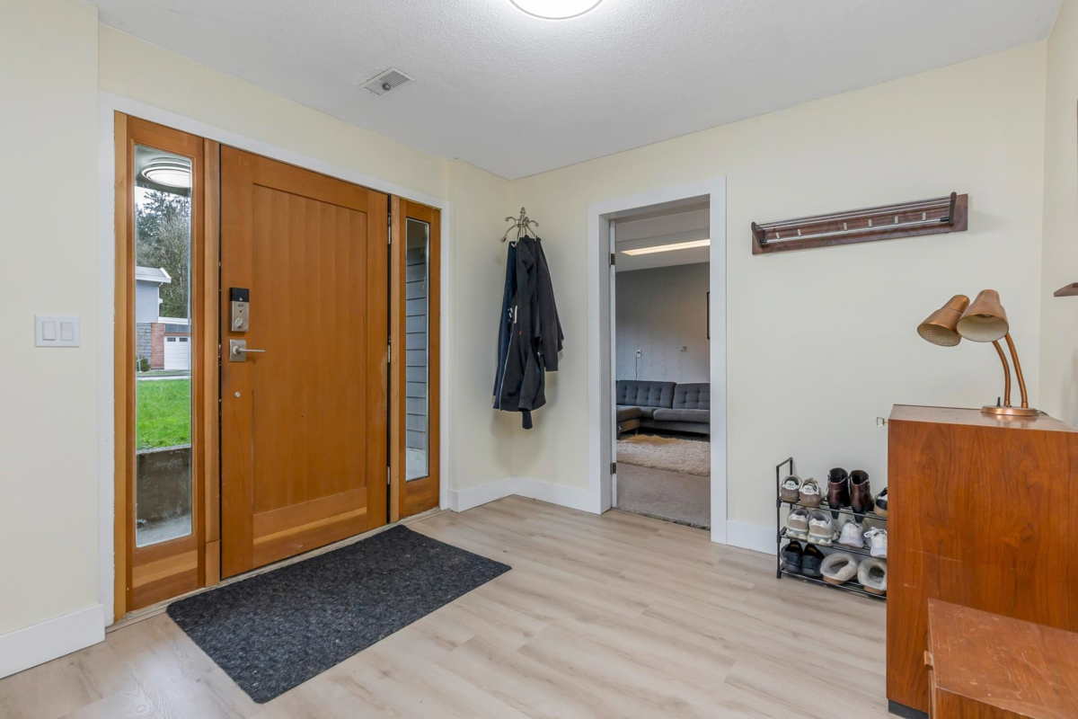 Family Room Photo of 1130 Blue Heron Crescent, Port Coquitlam, BC