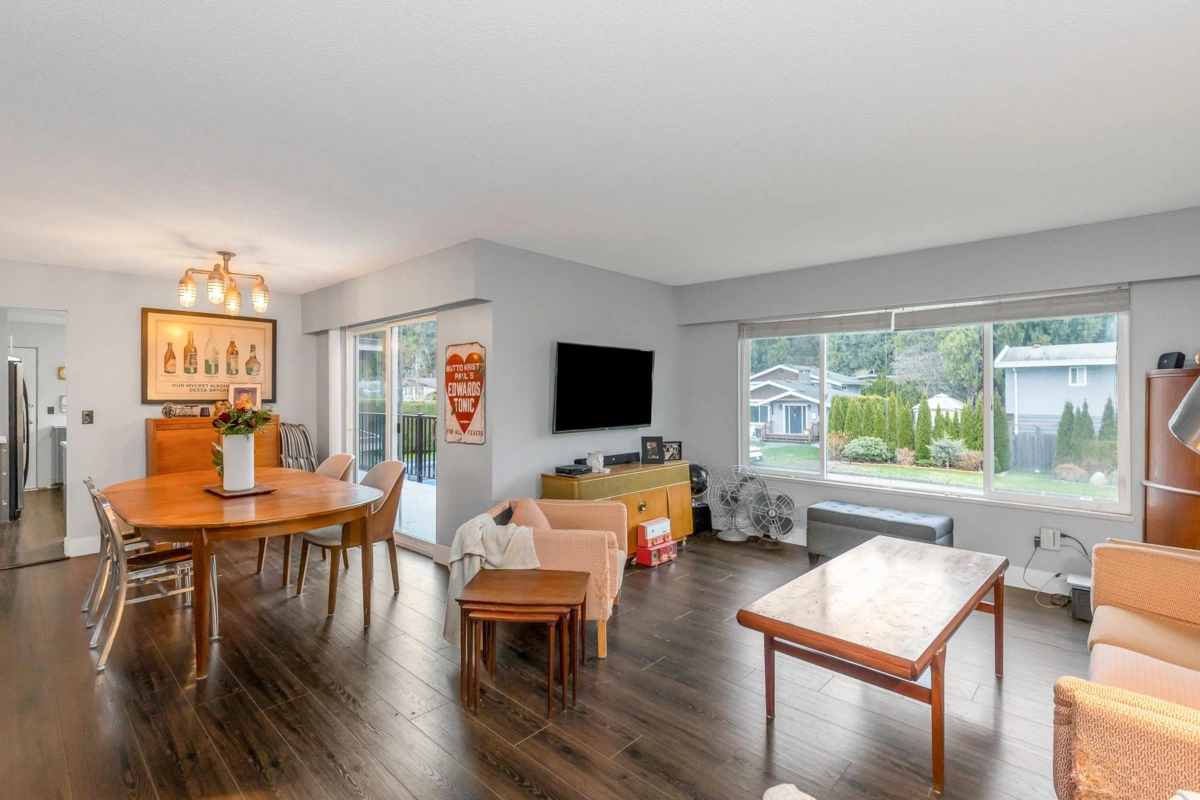 Guest Bathroom Photo of 1130 Blue Heron Crescent, Port Coquitlam, BC