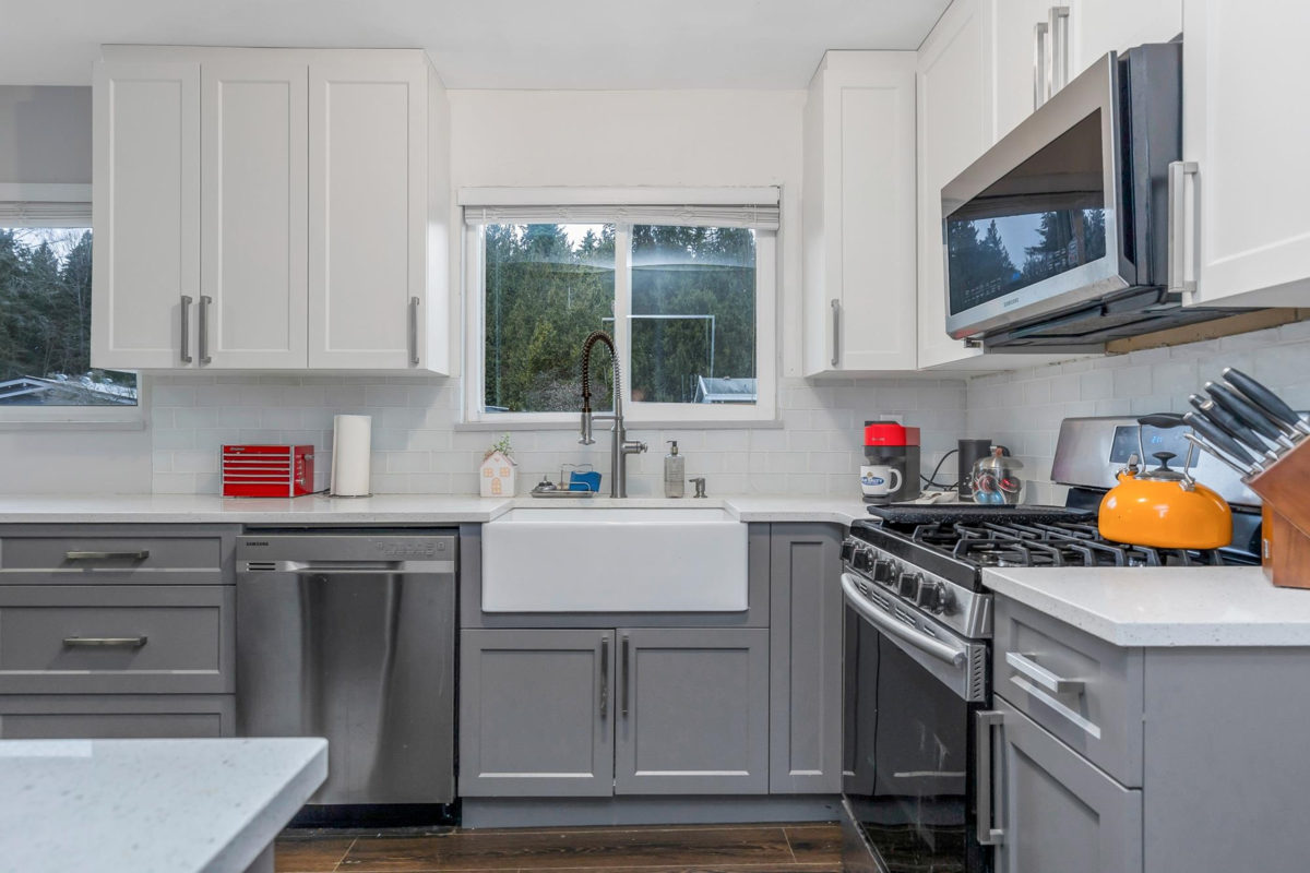Kitchen Photo of 1130 Blue Heron Crescent, Port Coquitlam, BC