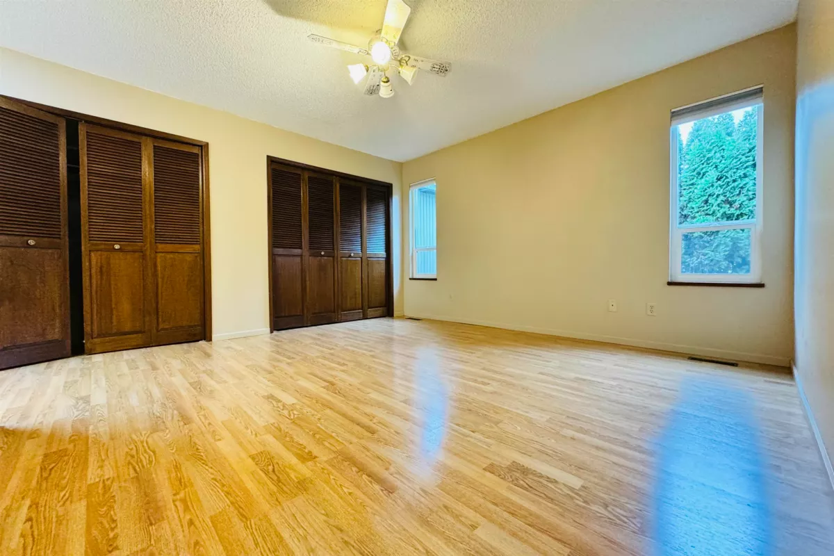 Entry Foyer Photo of 6830 Cedarbrook Place, Delta, BC