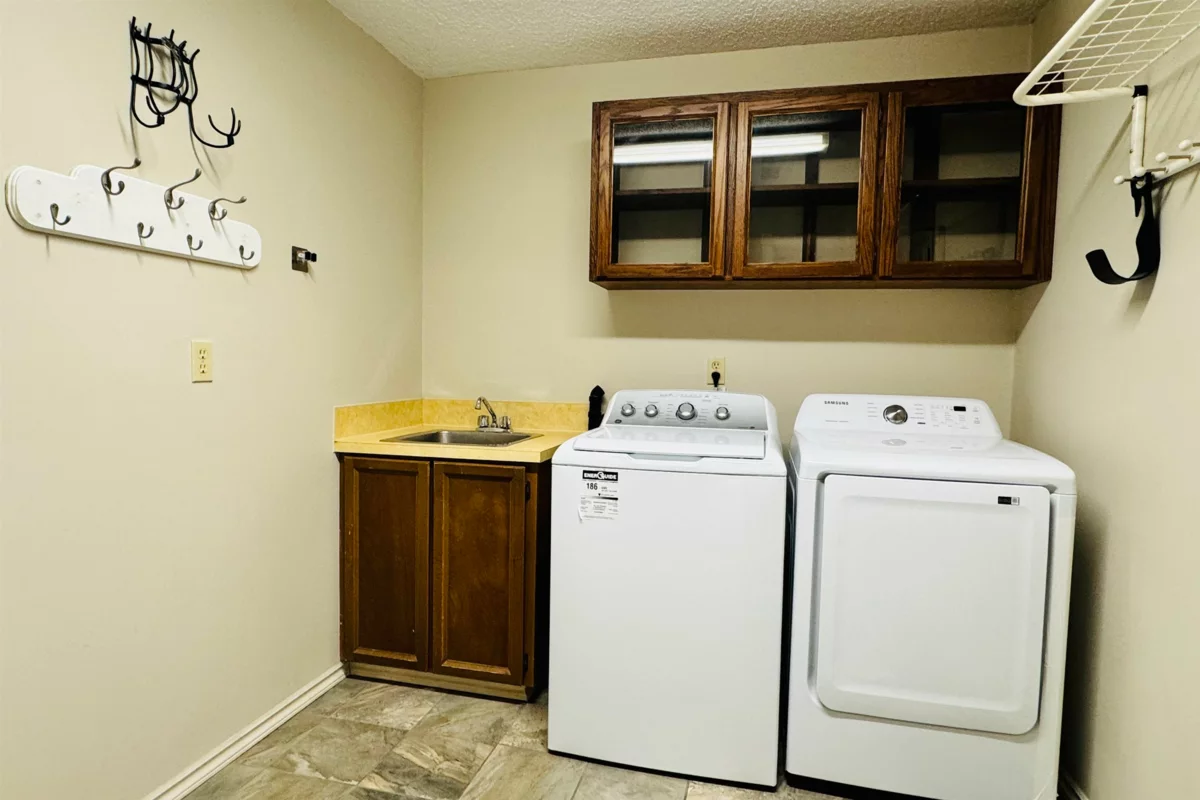 Hallway Photo of 6830 Cedarbrook Place, Delta, BC