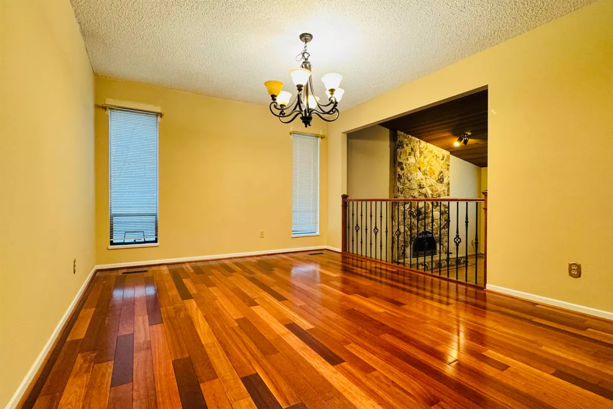 Laundry Room Photo of 6830 Cedarbrook Place, Delta, BC