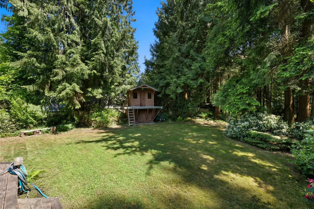 Swimming Pool Photo of 6830 Cedarbrook Place, Delta, BC