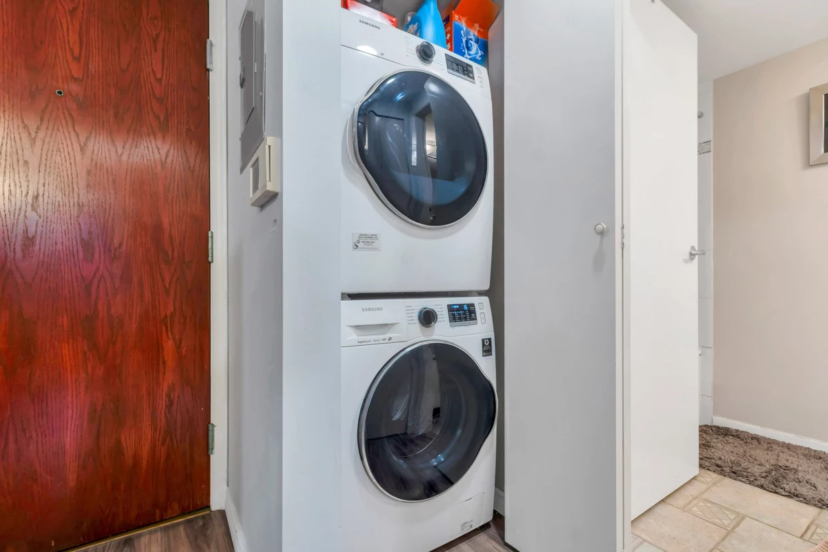 Dining Area Photo of 502 928 Richards Street, Vancouver, BC