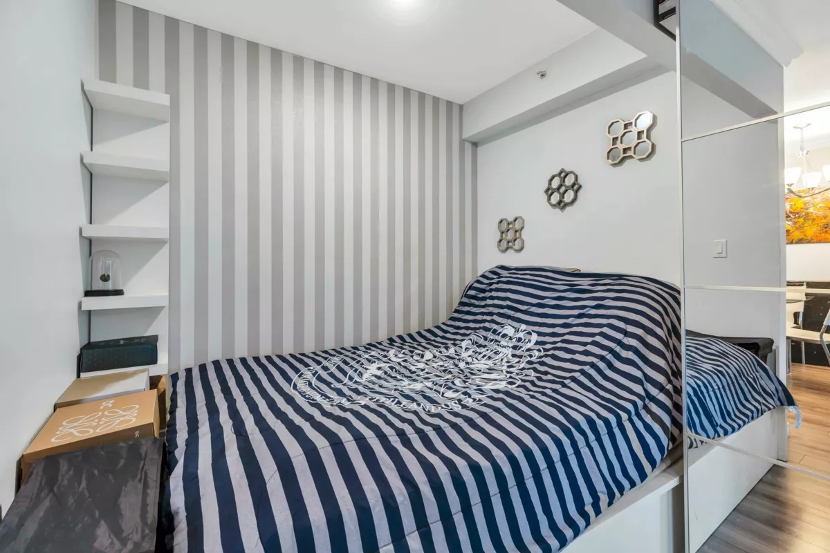 Entry Foyer Photo of 502 928 Richards Street, Vancouver, BC