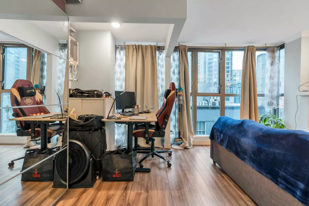 Hallway Photo of 502 928 Richards Street, Vancouver, BC