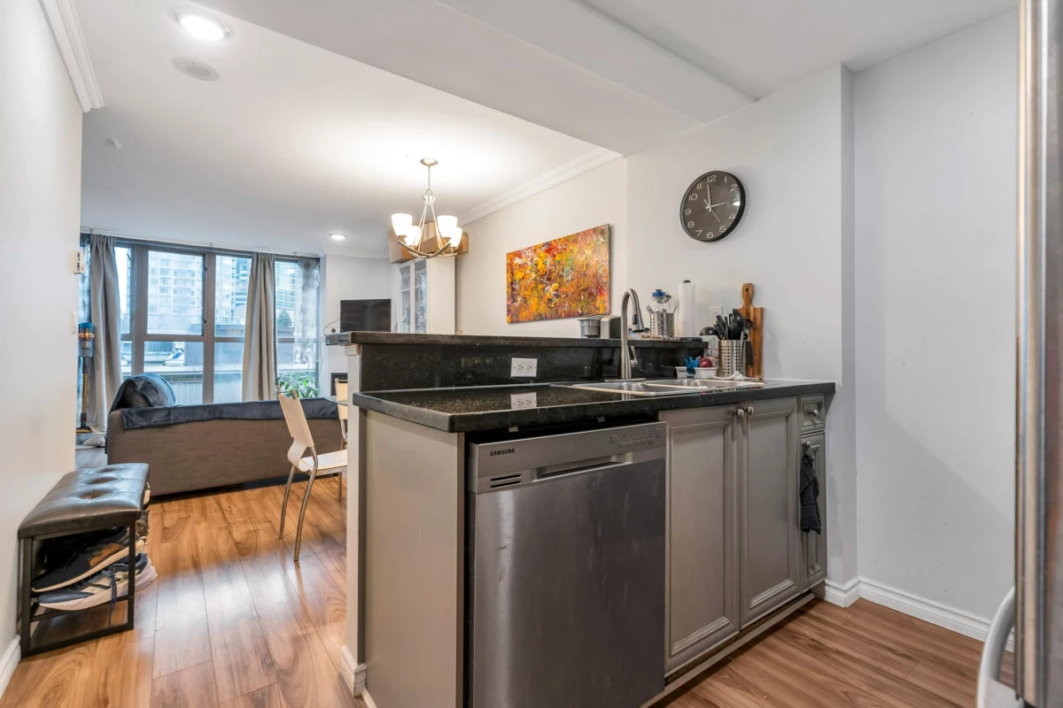 Kitchen Photo of 502 928 Richards Street, Vancouver, BC