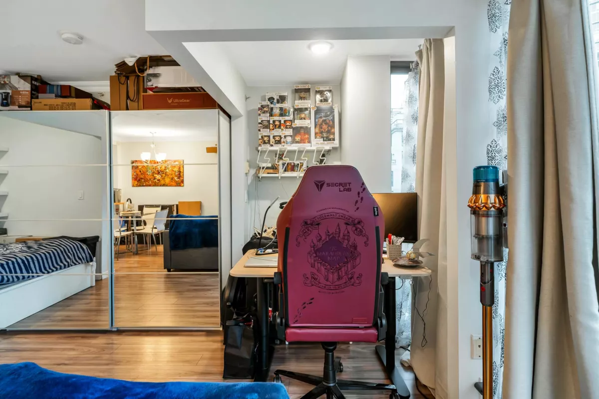 Laundry Room Photo of 502 928 Richards Street, Vancouver, BC