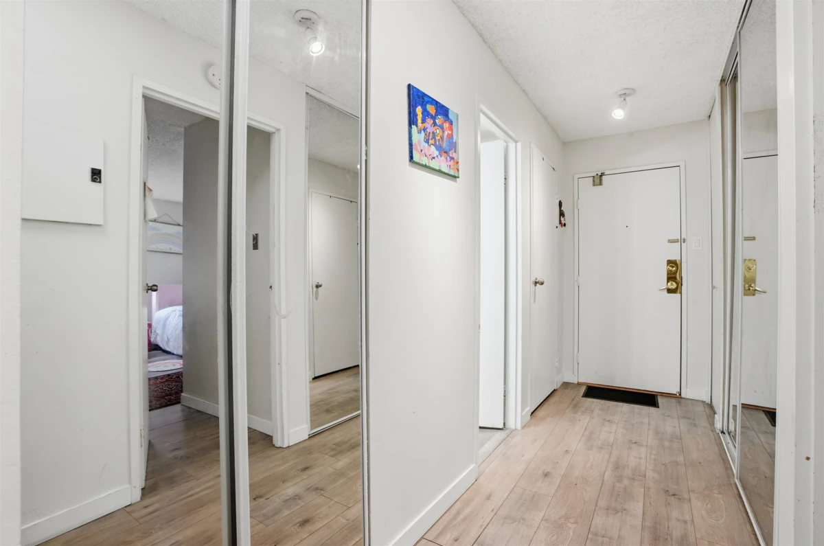 Family Room Photo of 508 2020 Fullerton Avenue, North Vancouver, BC