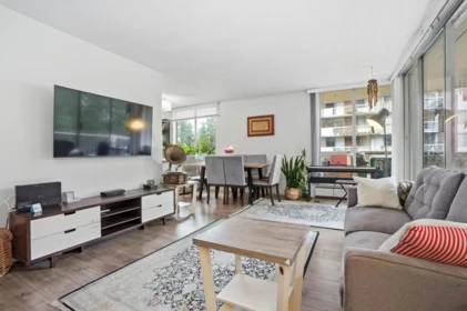 Kitchen Island Photo of 508 2020 Fullerton Avenue, North Vancouver, BC