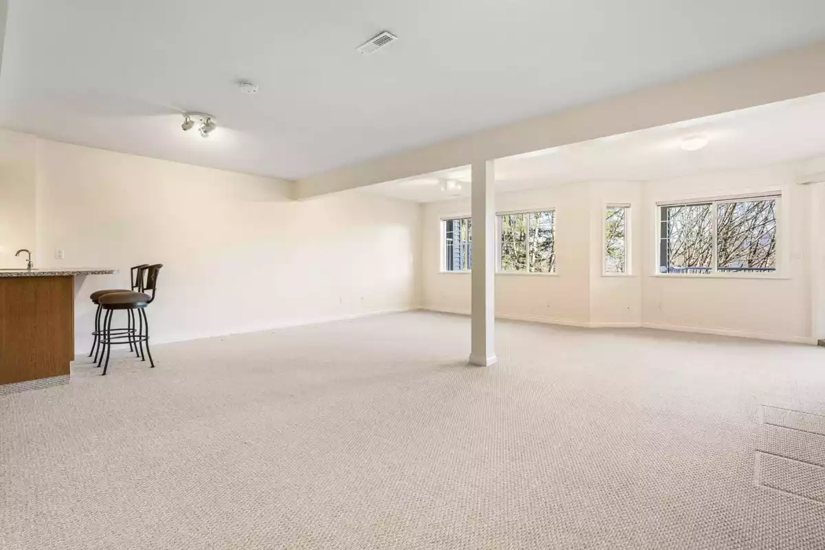 Swimming Pool Photo of 7 35537 Eagle Mountain Drive, Abbotsford, BC