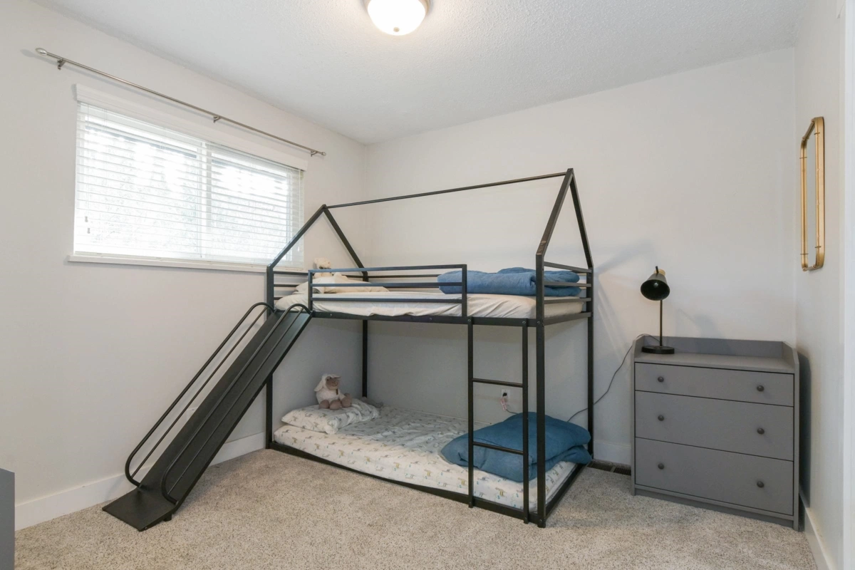 Hallway Photo of 3674 Nicomen Place, Abbotsford, BC