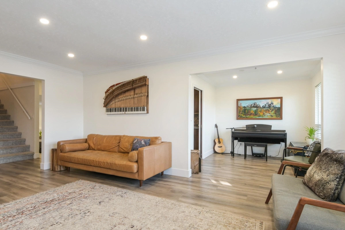 Kitchen Island Photo of 3674 Nicomen Place, Abbotsford, BC