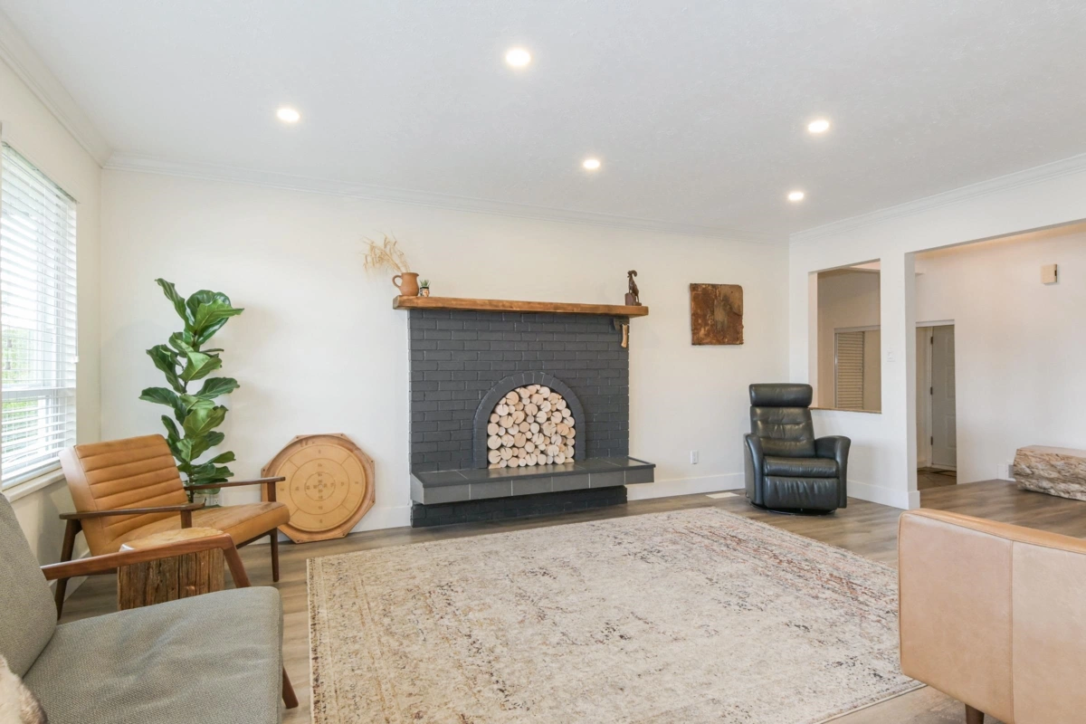 Kitchen Photo of 3674 Nicomen Place, Abbotsford, BC