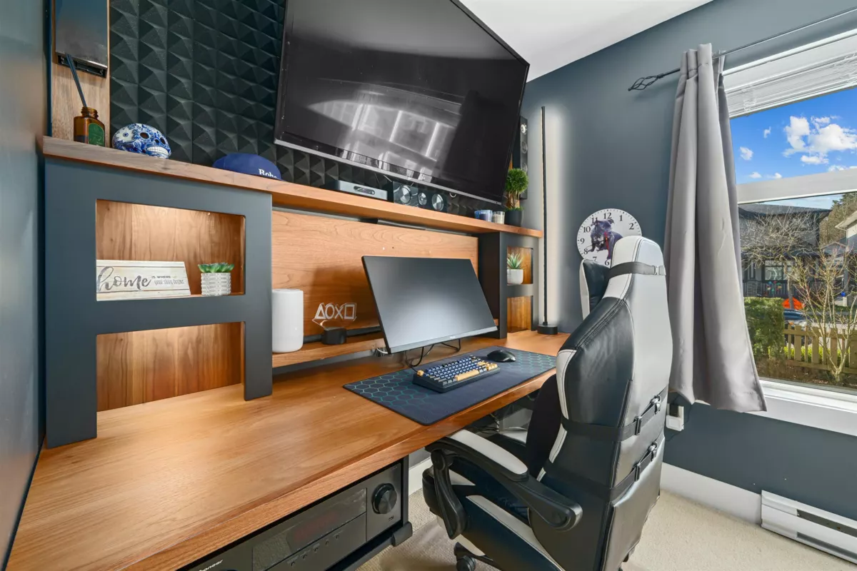 Hallway Photo of 95 24108 104 Avenue, Maple Ridge, BC