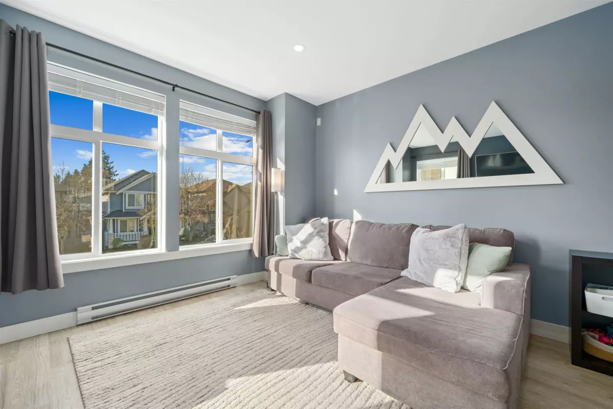 Kitchen Island Photo of 95 24108 104 Avenue, Maple Ridge, BC