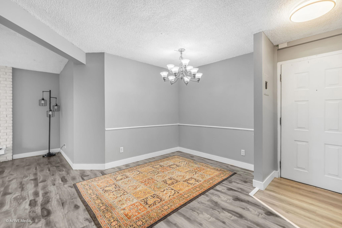 Kitchen Photo of 204 32950 Amicus Place, Abbotsford, BC
