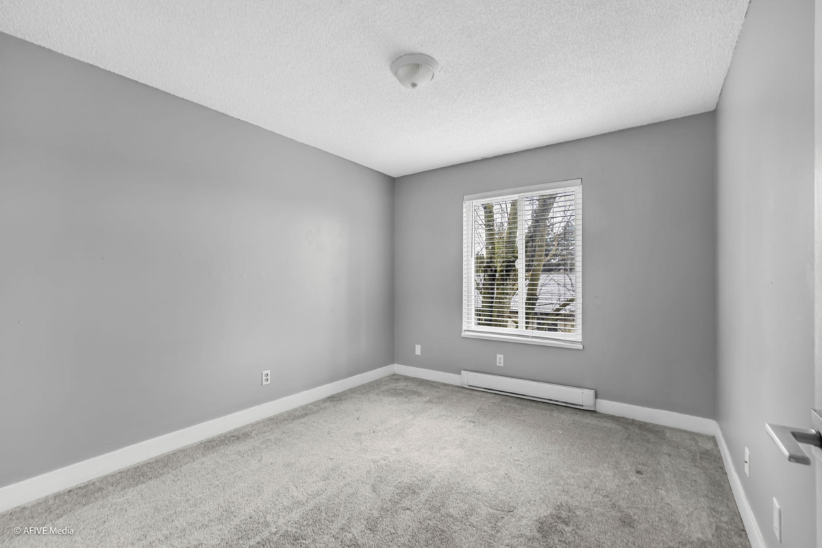 Primary Bathroom Photo of 204 32950 Amicus Place, Abbotsford, BC