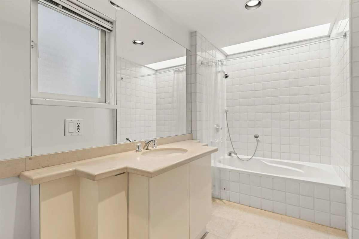 Powder Room Photo of 3545 W King Edward Avenue, Vancouver, BC