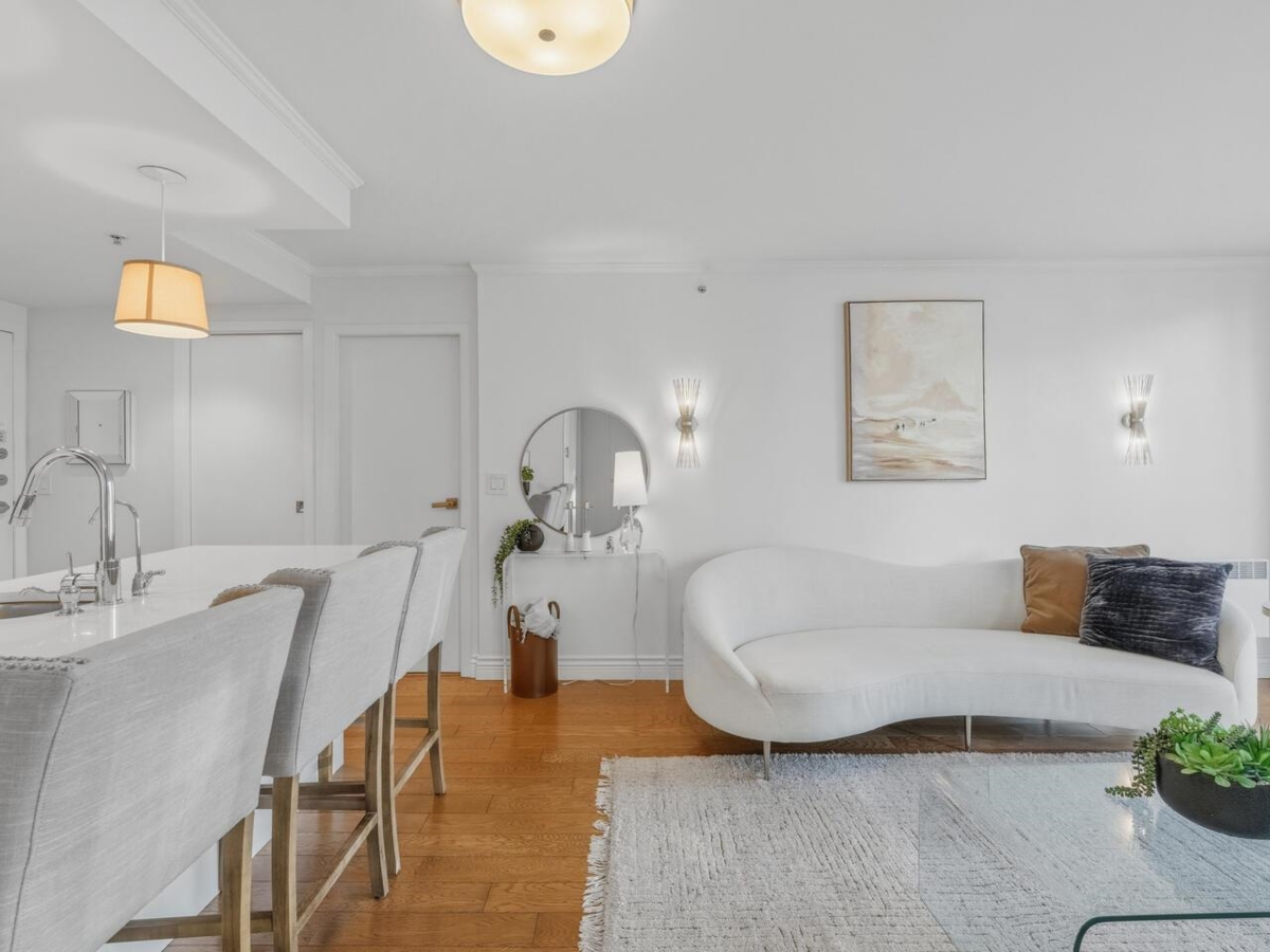 Breakfast Nook Photo of 502 1331 W Georgia Street, Vancouver, BC