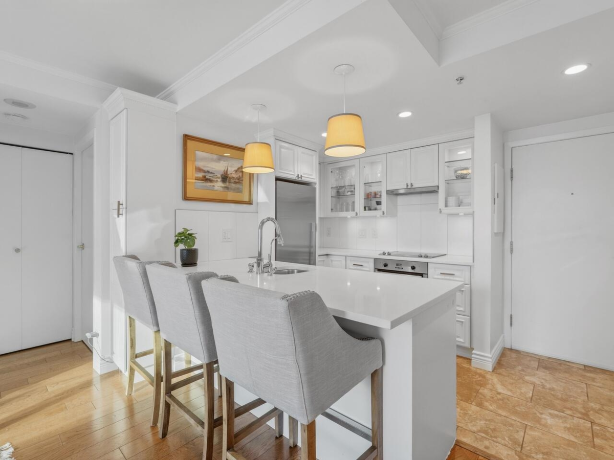 Family Room Photo of 502 1331 W Georgia Street, Vancouver, BC