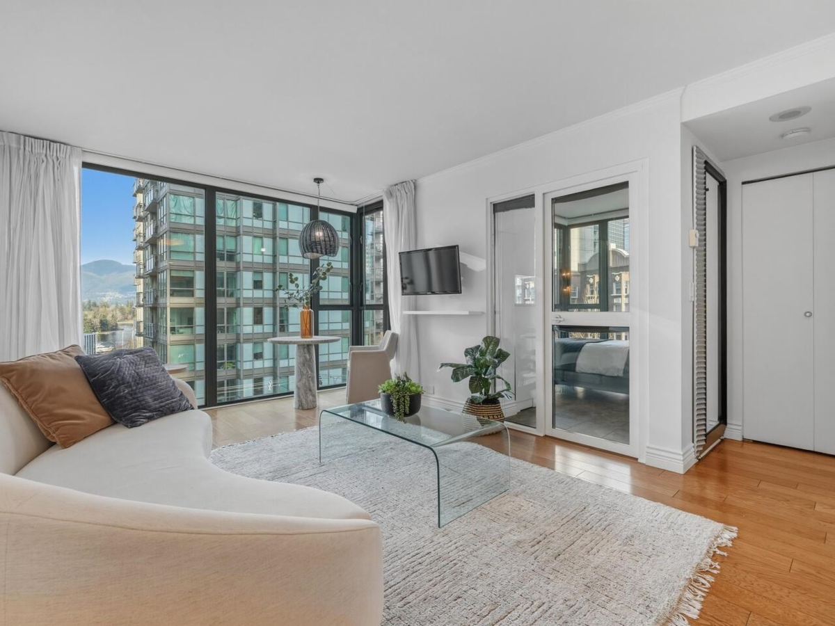 Guest Bathroom Photo of 502 1331 W Georgia Street, Vancouver, BC