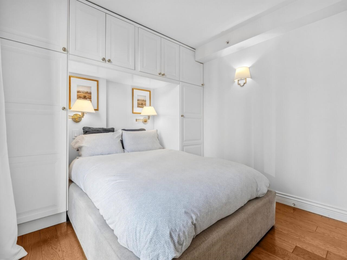 Hallway Photo of 502 1331 W Georgia Street, Vancouver, BC