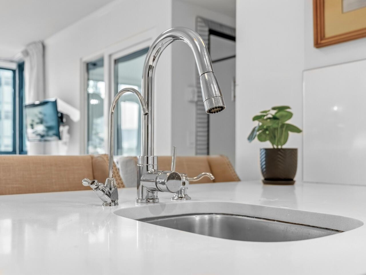 Kitchen Photo of 502 1331 W Georgia Street, Vancouver, BC