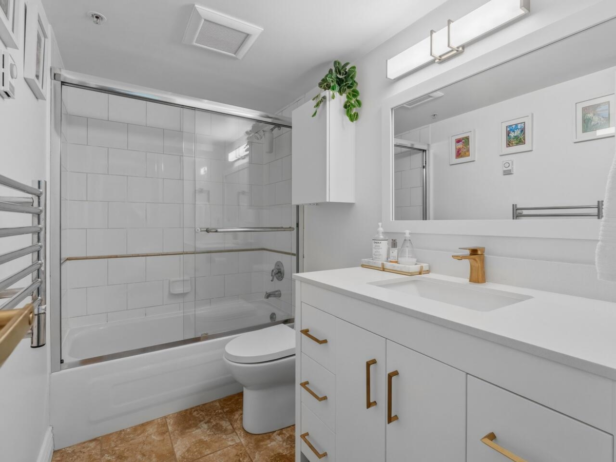 Mudroom Photo of 502 1331 W Georgia Street, Vancouver, BC